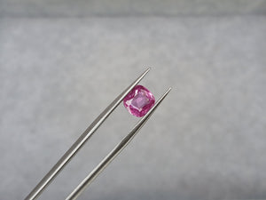 M279	PINK SAPPHIRE CUSHION 1.44CT