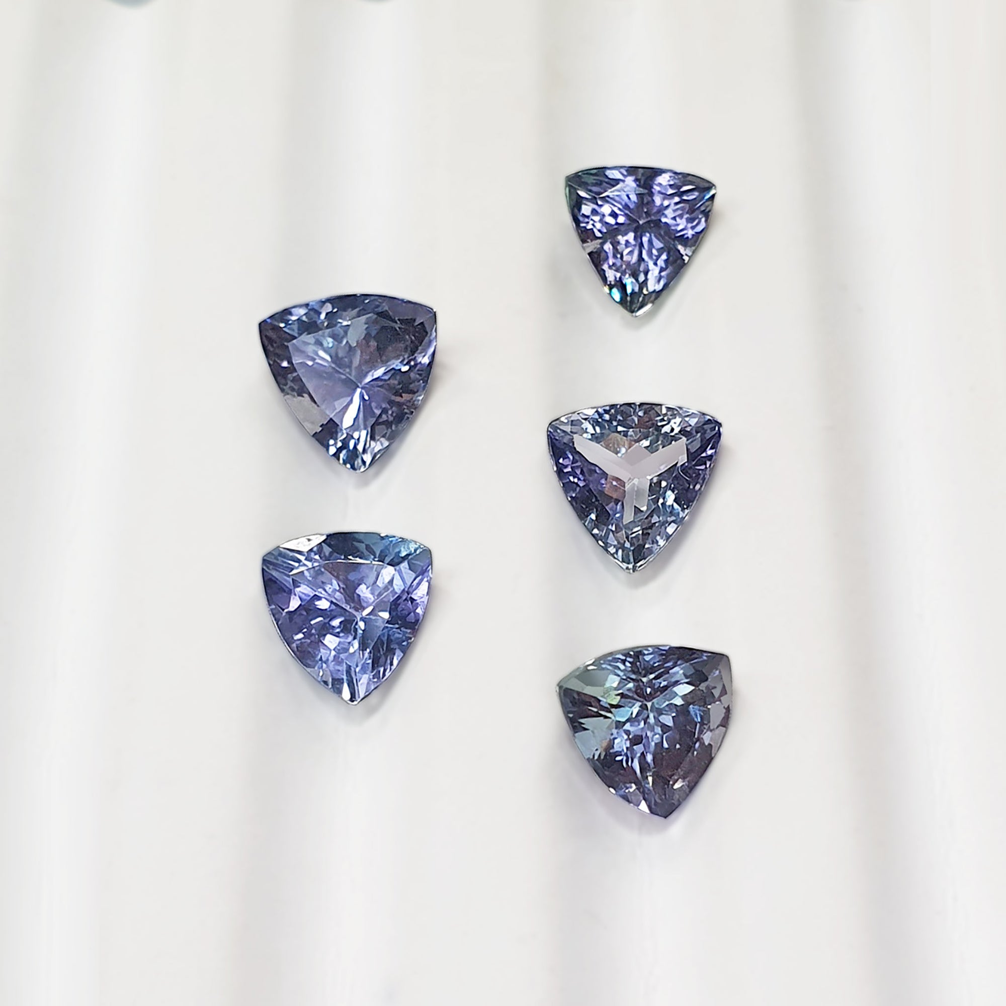 UNHEAT TANZANITE TRILLION 1.37- 1.83CT G126