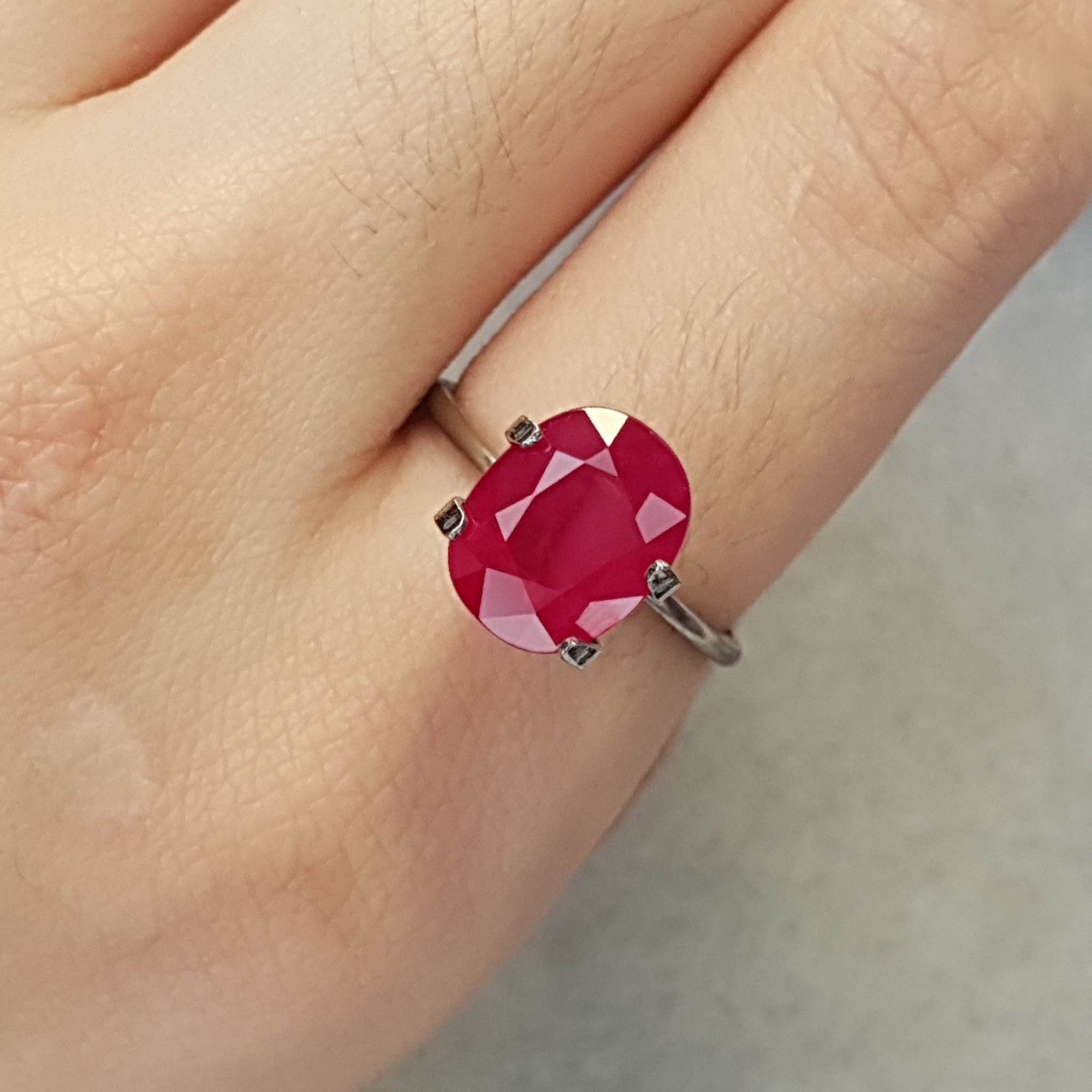 G742 RUBY LONG OVAL 4.38CT