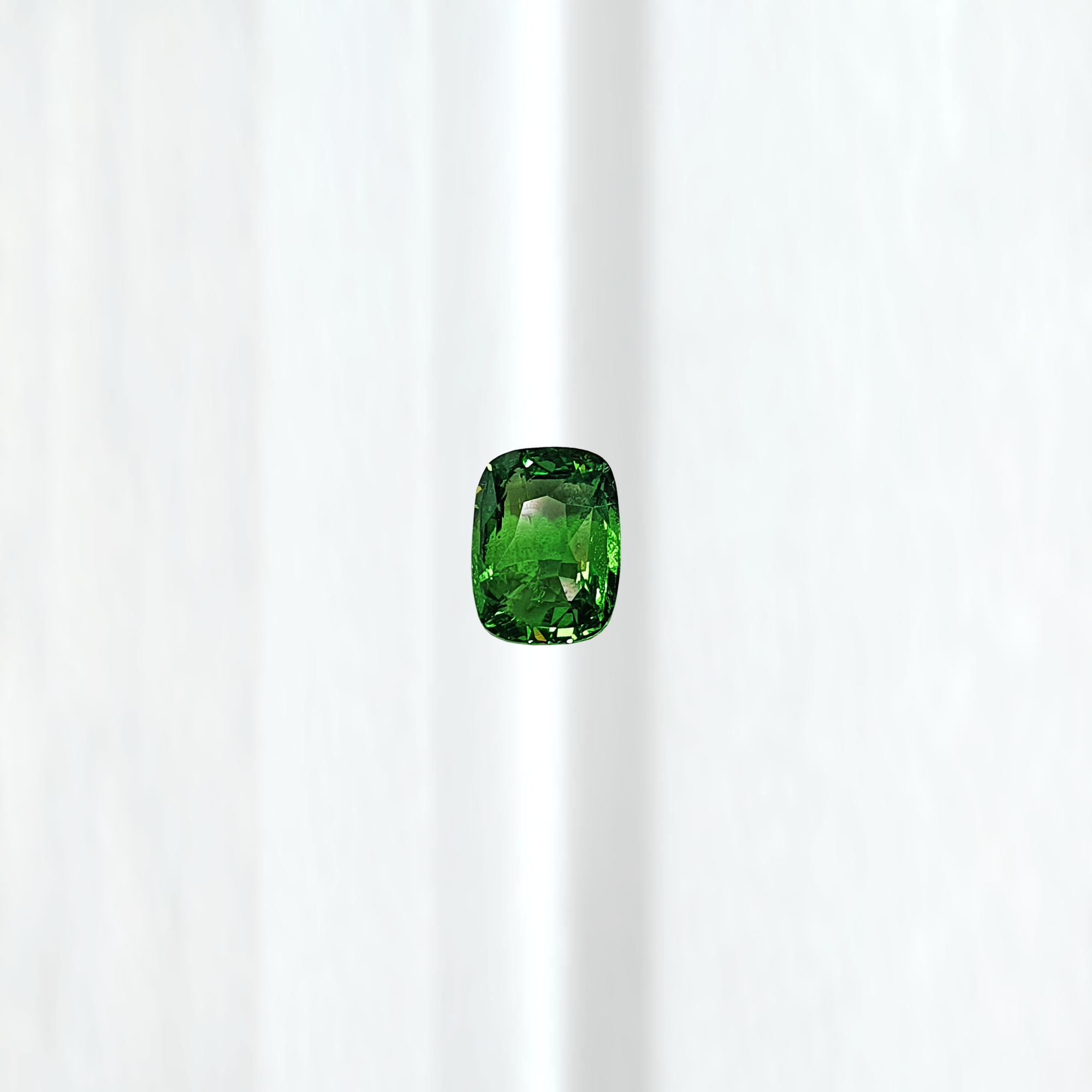 G351  TSAVORITE LONG CUSH 1.57CT